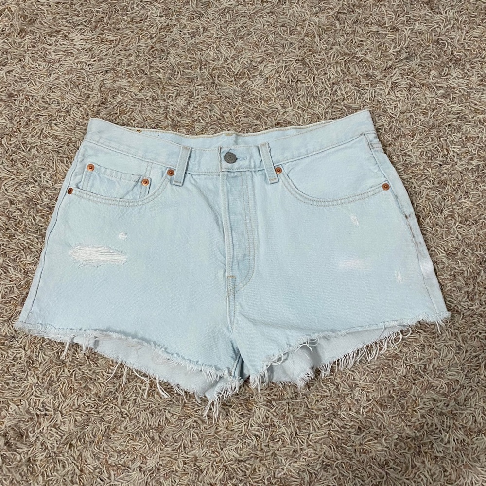 NWT LEVI’S 501 HIGH WAISTED JEAN SHORTS!